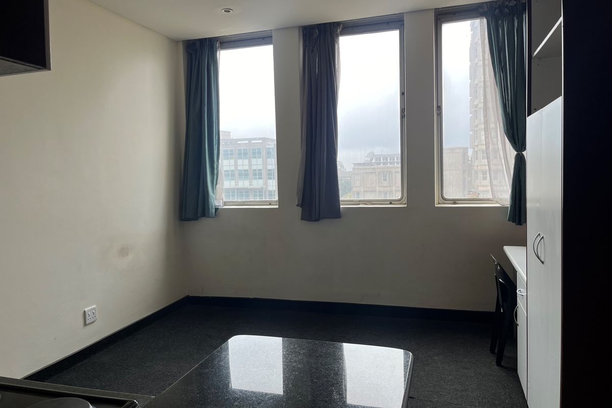 BACHELOR FLAT AVAILABLE IN COLLEGE HOUSE - Photo 5