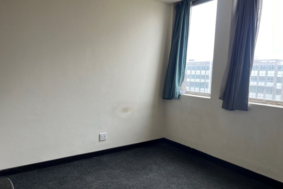 BACHELOR FLAT AVAILABLE IN COLLEGE HOUSE - Photo 4