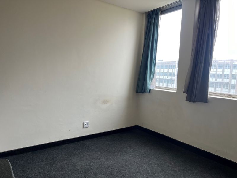 BACHELOR FLAT AVAILABLE IN COLLEGE HOUSE - Photo 4