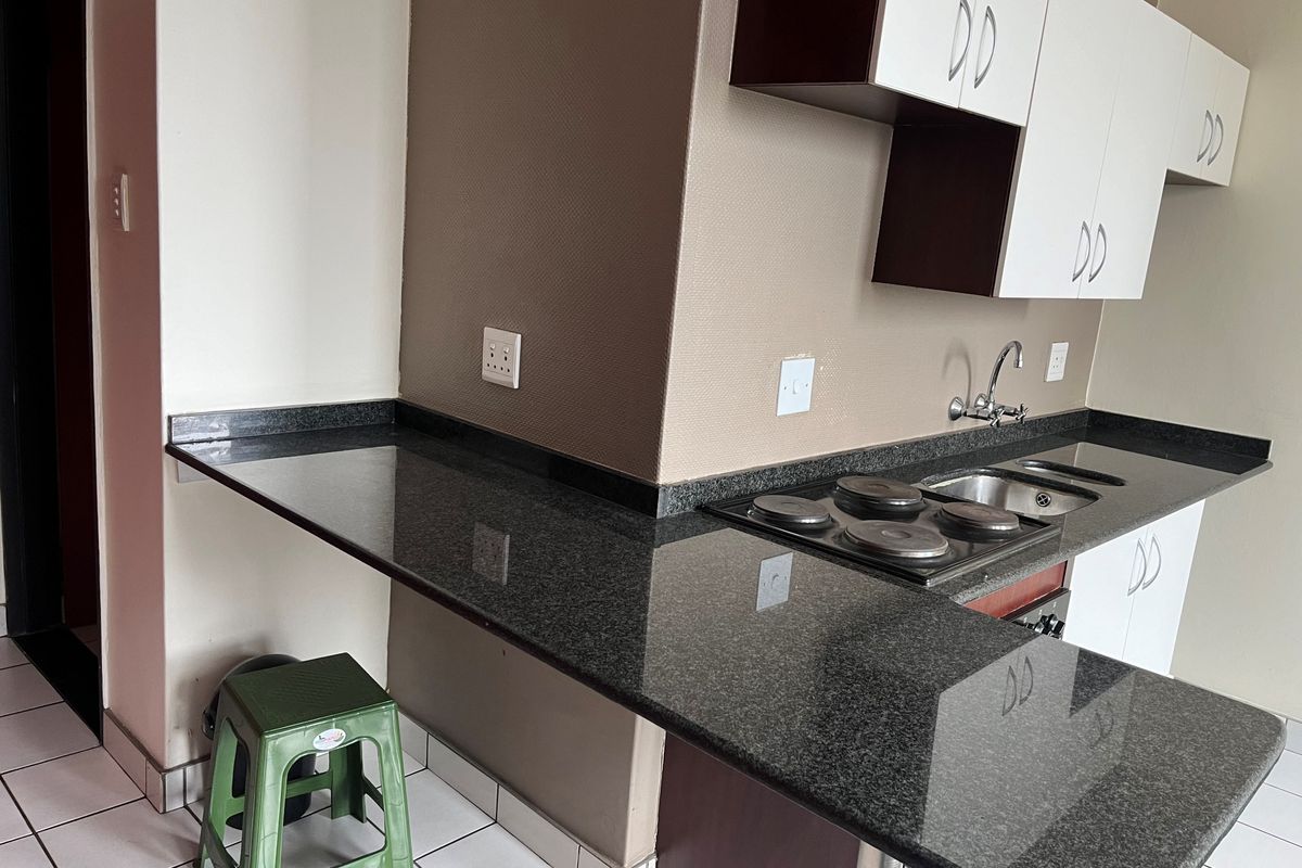 BACHELOR FLAT AVAILABLE IN COLLEGE HOUSE - Photo 3