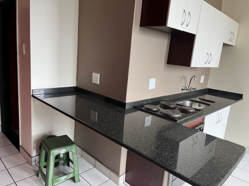 BACHELOR FLAT AVAILABLE IN COLLEGE HOUSE - Photo 3