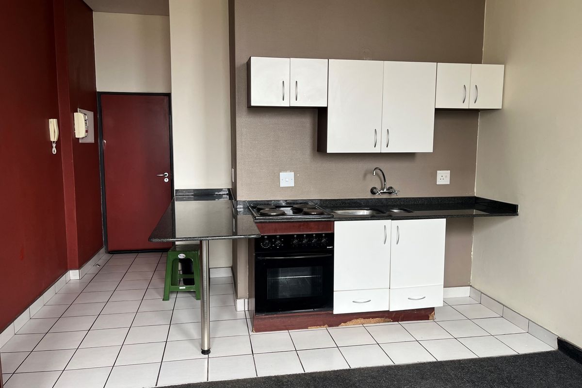BACHELOR FLAT AVAILABLE IN COLLEGE HOUSE - Photo 2