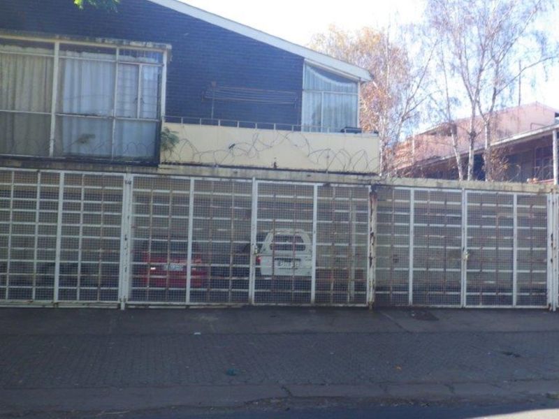 Spacious, comfortable 2 Bedroom unit in Highbury Gardens Bellevue Johannesburg - Photo 2