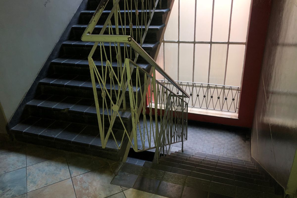 A NEAT BACHELOR FLAT IS AVILABLE AT GRANADA COURT , HILLBROW - Photo 5