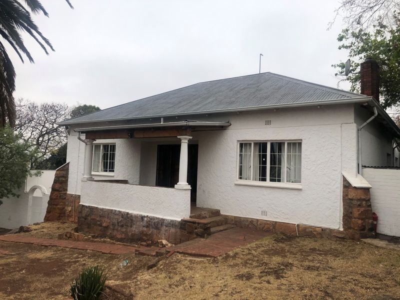 A Neat Room is available at at House NO 4 First Avenue - Photo 9