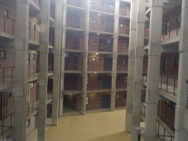 Bachelor Flat in Milpark Mews,Johannesburg - Photo 8