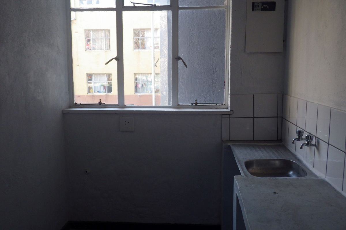 2Bedroomed Unit at Carrisbrook,Berea,Johannesburg. - Photo 2