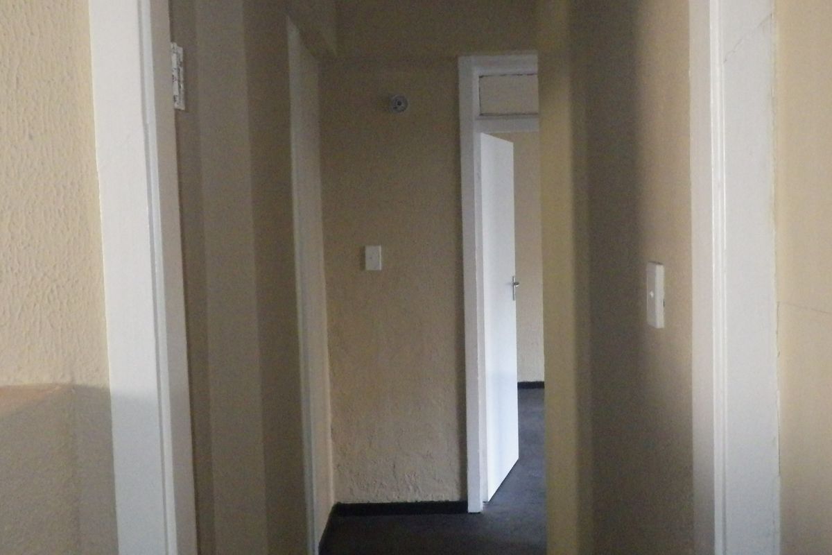 2Bedroomed Unit at Carrisbrook,Berea,Johannesburg. - Photo 5