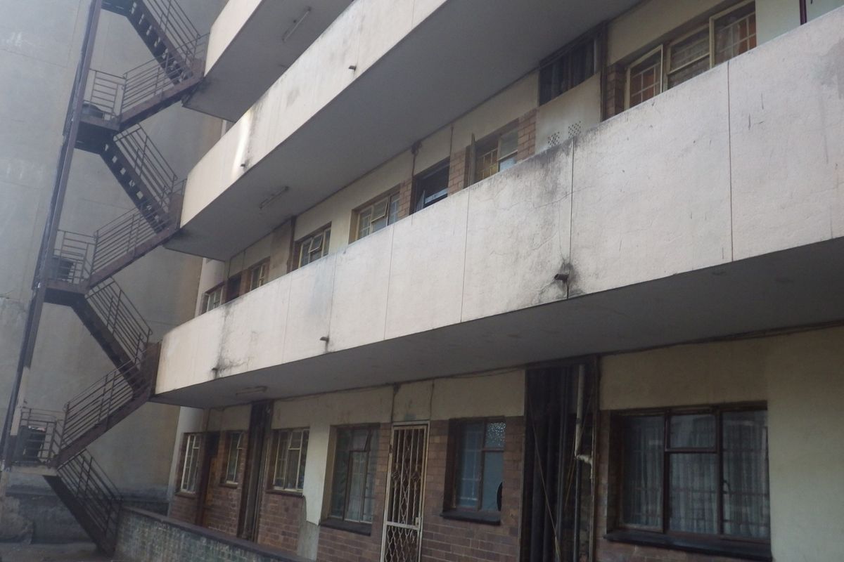 Bachelor Flat in Park Avenue - Photo 2