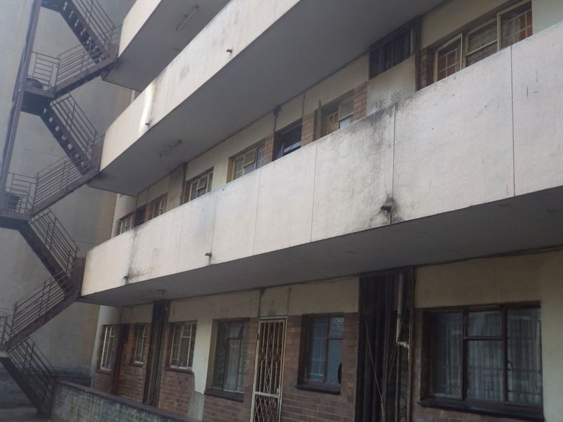 Bachelor Flat in Park Avenue - Photo 2