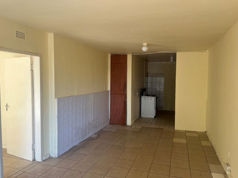 Spacious 1 bedroom unit available at Corbin Yeoville - Photo 1