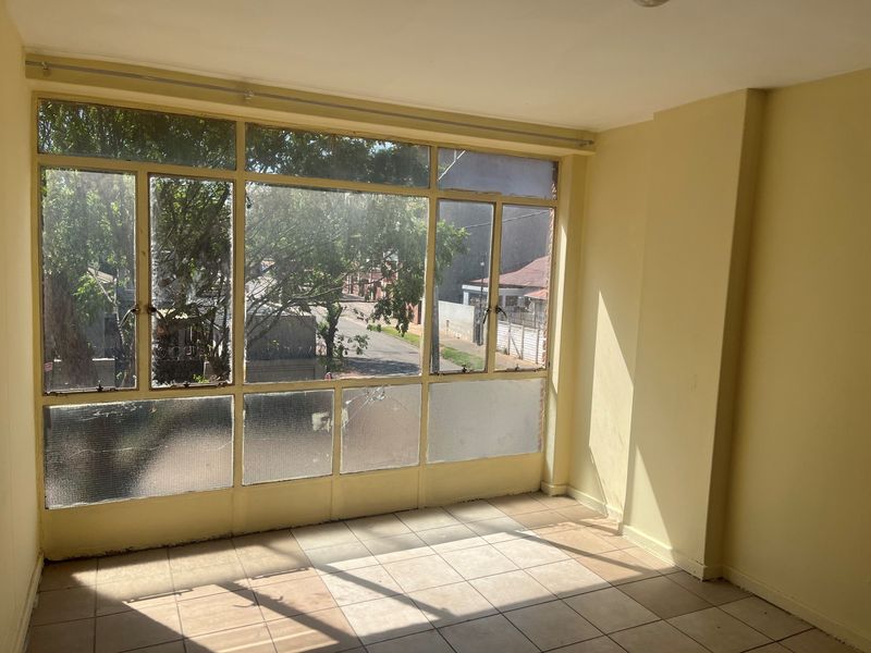 Spacious 1 bedroom unit available at Corbin Yeoville - Photo 4