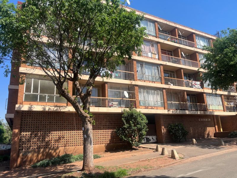 Spacious 1 bedroom unit available at Corbin Yeoville - Photo 10