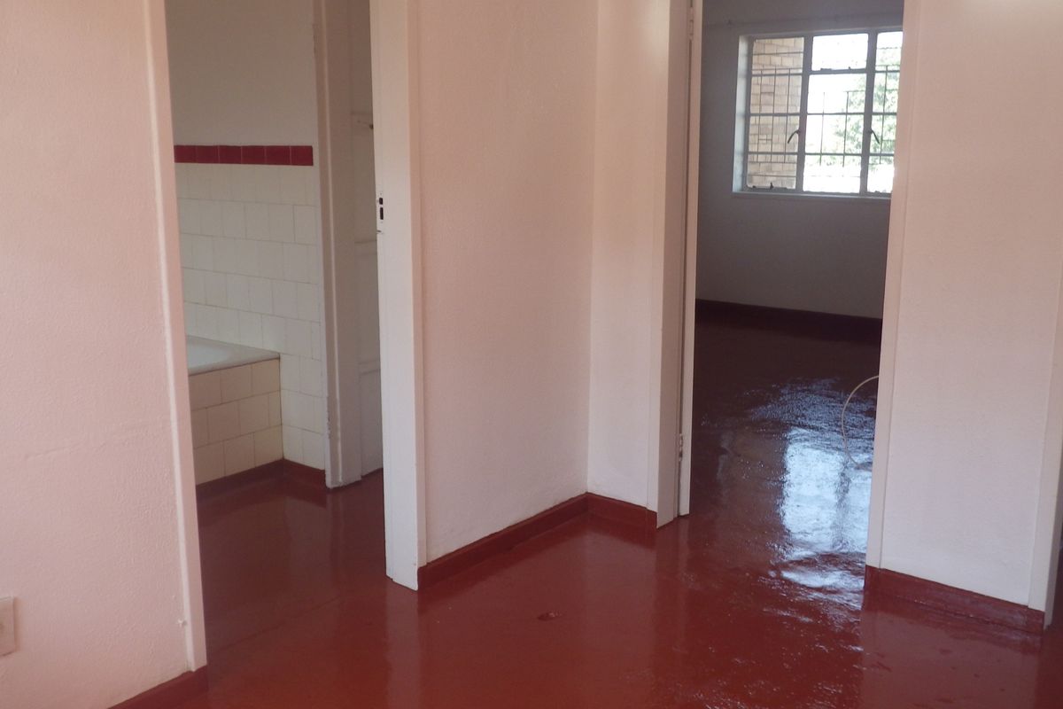 1 Bedroomed Flat in Clevedon Court - Photo 2