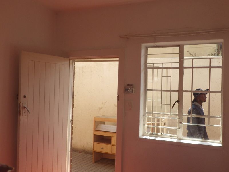 1 Bedroomed Flat in Clevedon Court - Photo 5