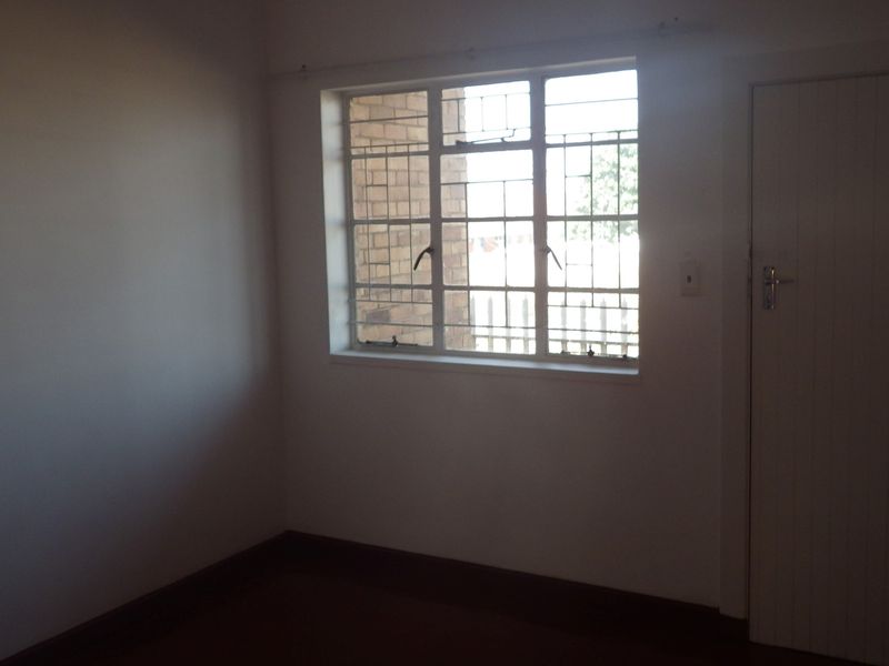 1 Bedroomed Flat in Clevedon Court, This home offers a little something for everyone. - Photo 10