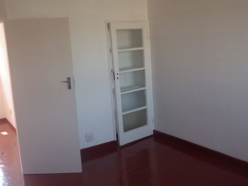 1 Bedroomed Flat in Clevedon Court, This home offers a little something for everyone. - Photo 9