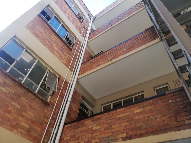 2 Bedroomed Flat in Winterhoek - Photo 2