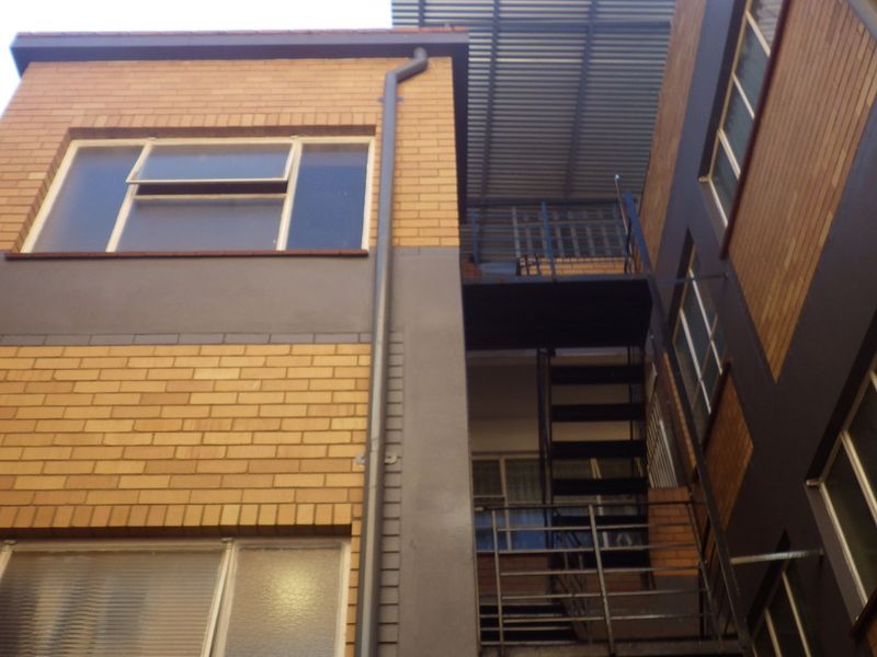  in Poliva Court, Yeoville. - Photo 9