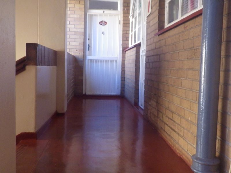  in Poliva Court, Yeoville. - Photo 7