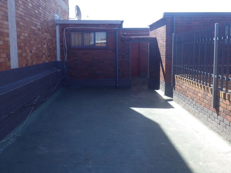 in Poliva Court, Yeoville. - Photo 10