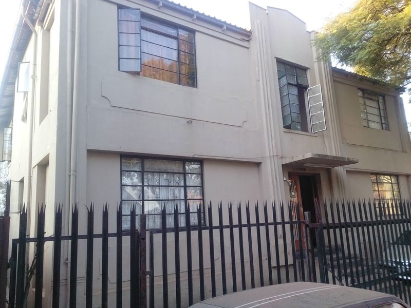 Well priced one & half bedroom flat in Bellevue! - Photo 9