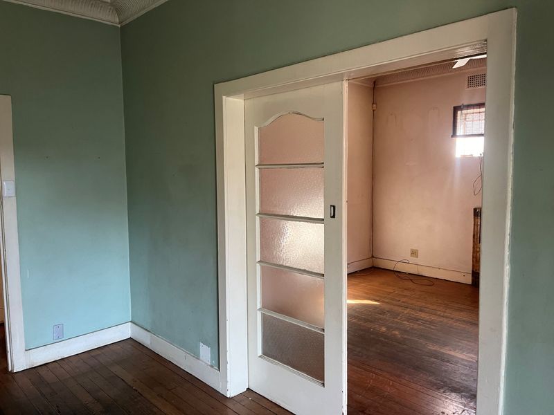 Spacious room available at 48 Dunottar street. - Photo 3