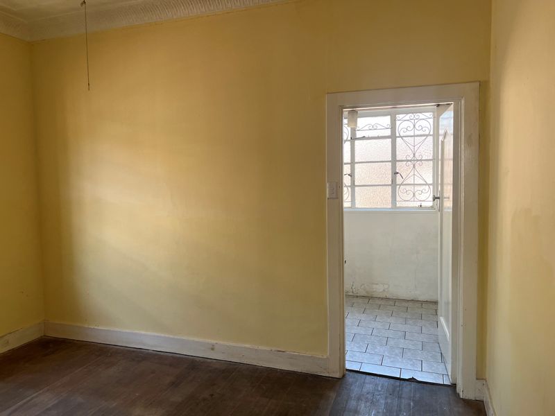 Spacious room available at 48 Dunottar street. - Photo 4