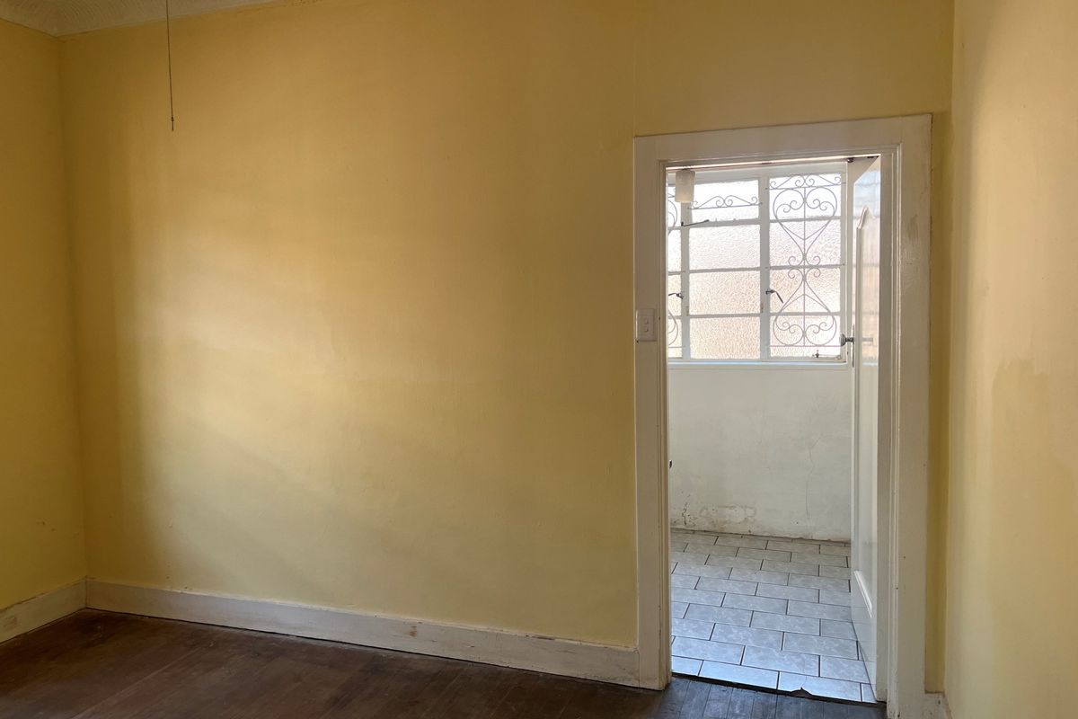 Spacious room available at 48 Dunottar street. - Photo 4