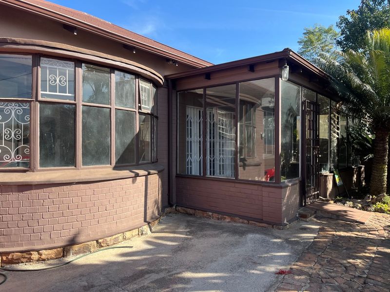 Spacious room available at 48 Dunottar street. - Photo 10