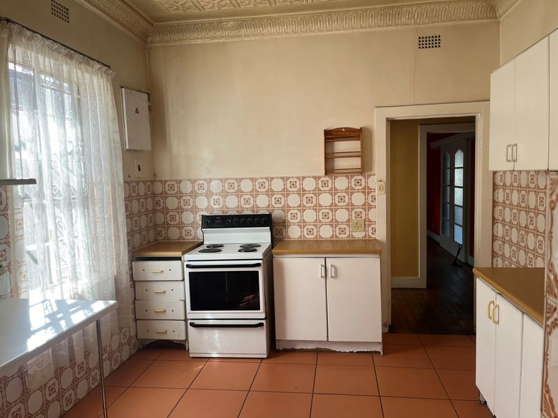 Spacious room available at 48 Dunottar street. - Photo 8