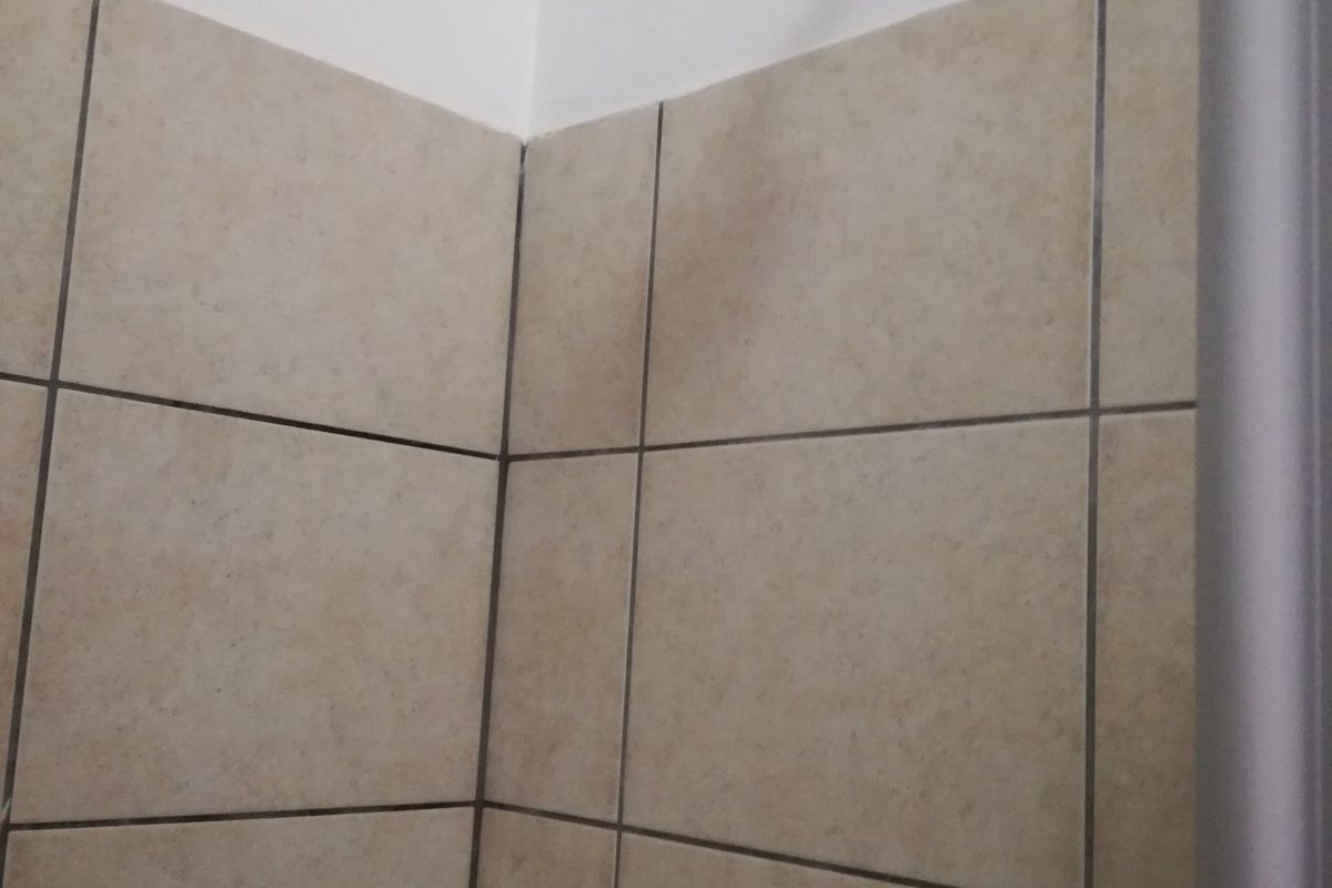 Affordable living in walking distance to UJ! - Photo 2