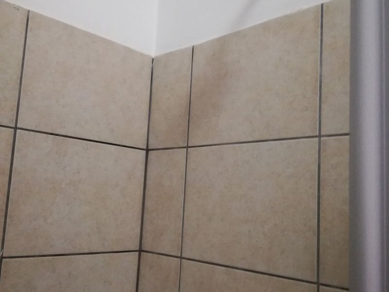 Affordable living in walking distance to UJ! - Photo 2