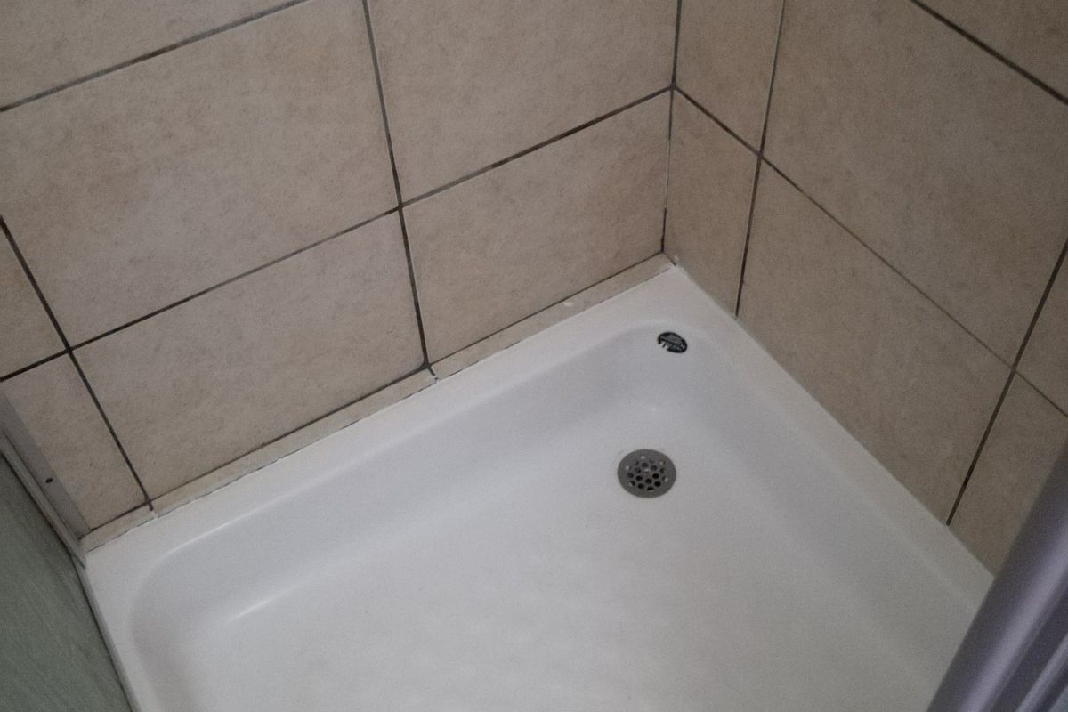 Affordable living in walking distance to UJ! - Photo 5