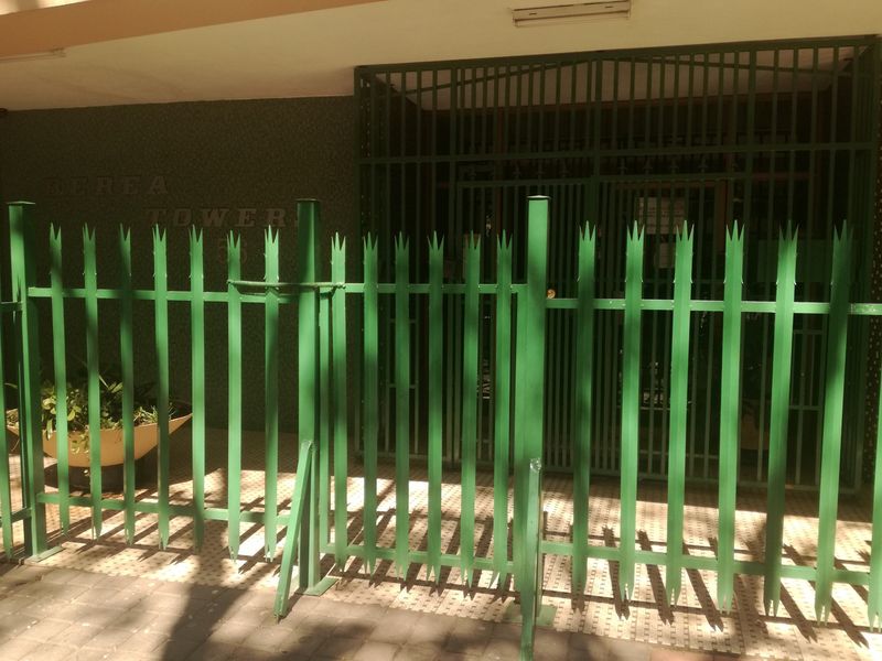 Spacious unit to rent in Berea Towers Johannesburg - Photo 6