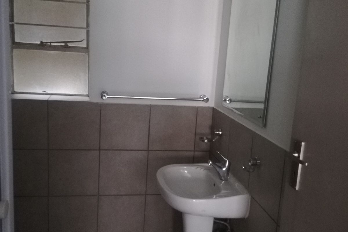 Stunning spacious Bachelor unit in Bridgeview Braamfontein - Photo 5