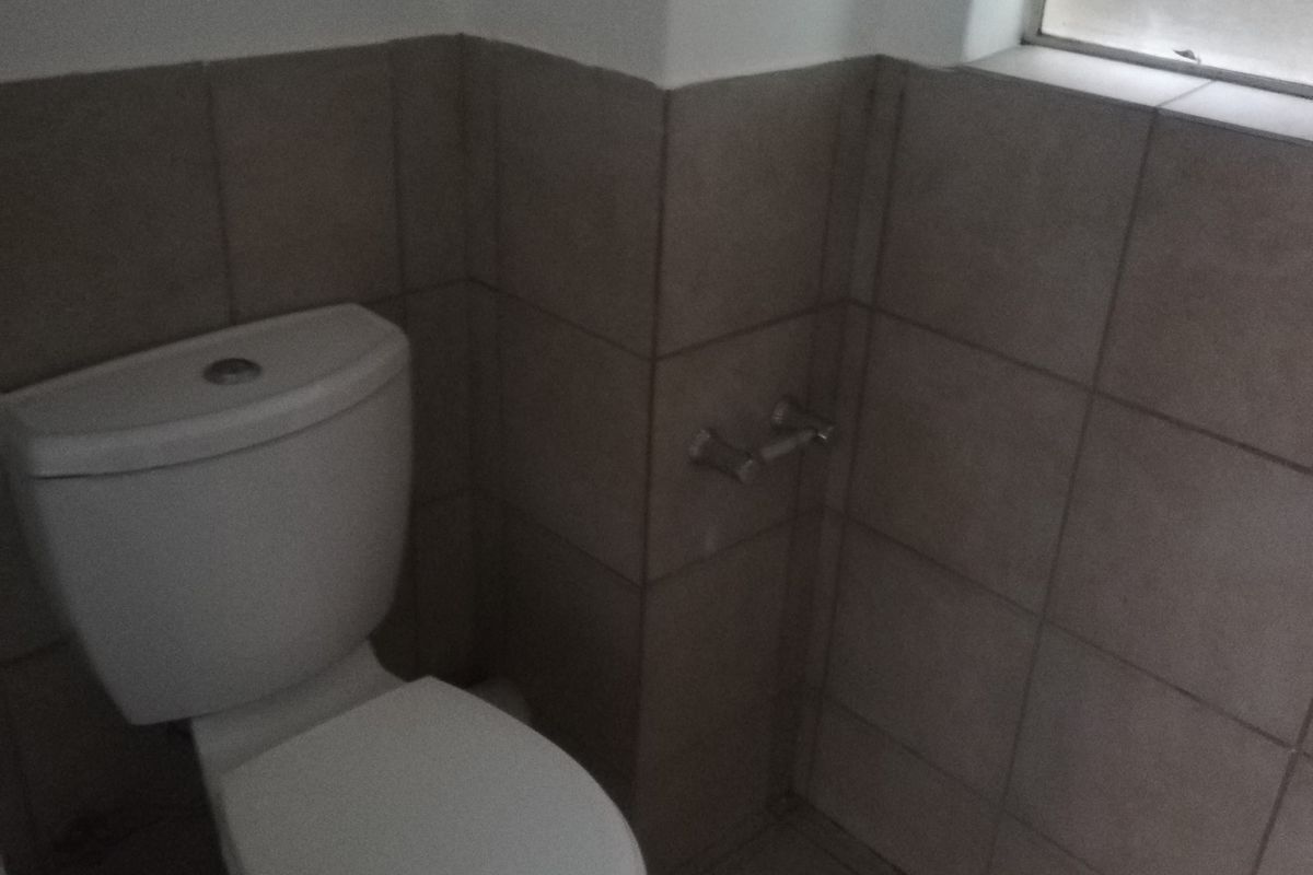 Stunning spacious Bachelor unit in Bridgeview Braamfontein - Photo 4