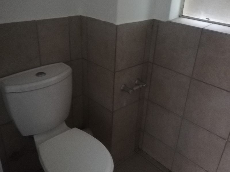 Stunning spacious Bachelor unit in Bridgeview Braamfontein - Photo 4