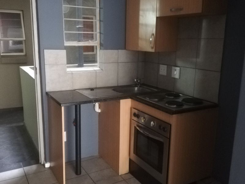 Stunning spacious Bachelor unit in Bridgeview Braamfontein - Photo 10