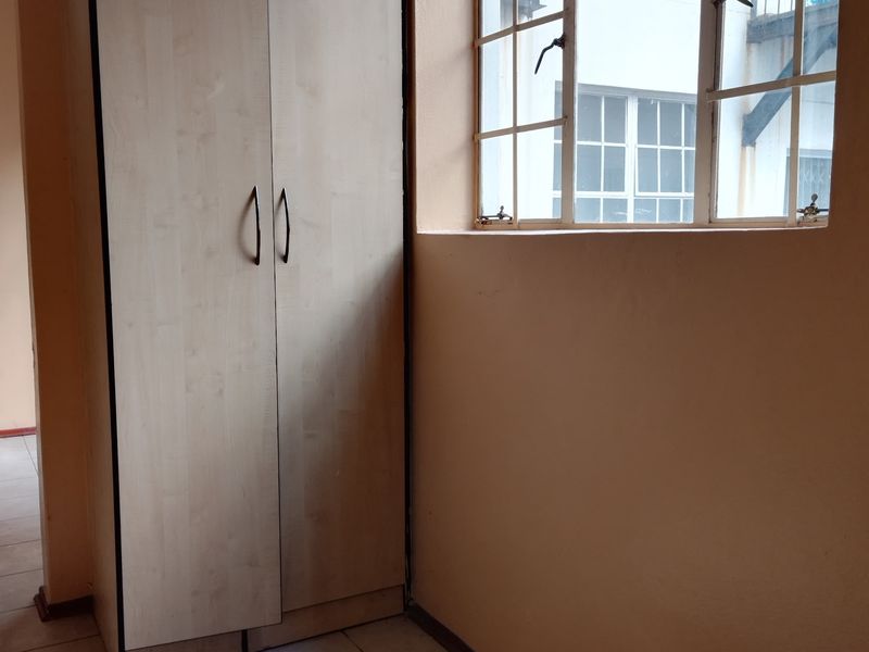 BACHELOR FLAT in JORISSEN 100 UNIT 105 - Photo 6