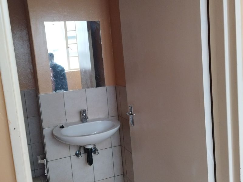 BACHELOR FLAT in JORISSEN 100 UNIT 105 - Photo 2