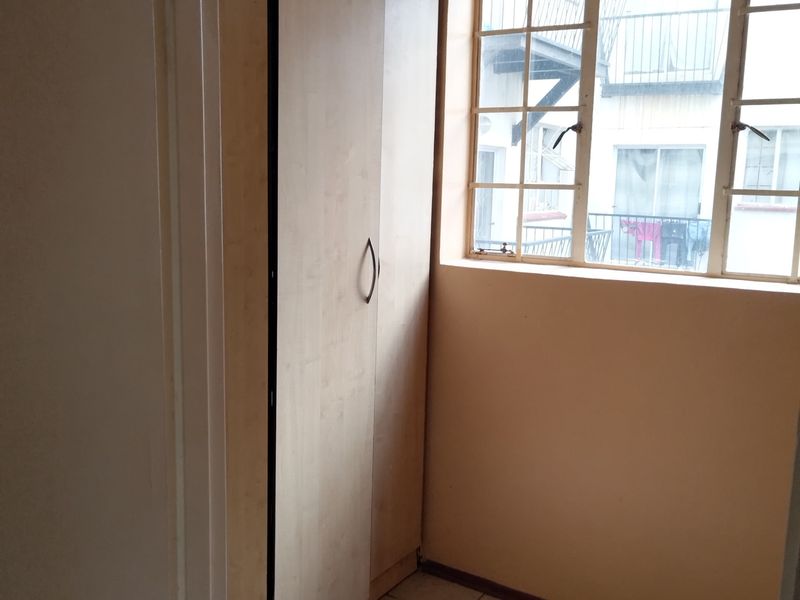 BACHELOR FLAT in JORISSEN 100 UNIT 105 - Photo 4