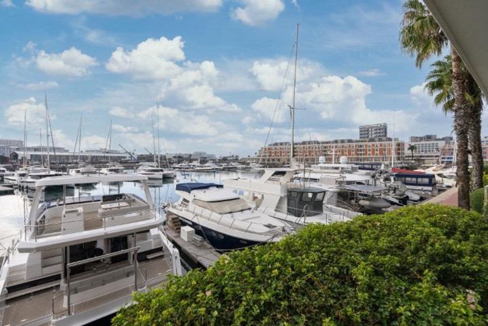 Quiet Marina Retreat