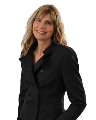 Karin Aggouras photo