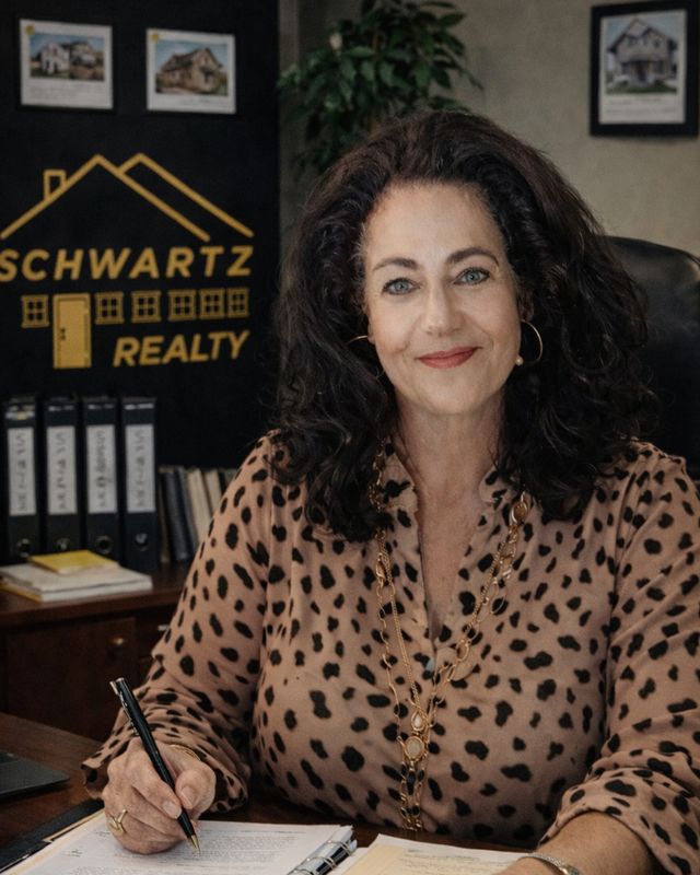 Hester Du Toit photo