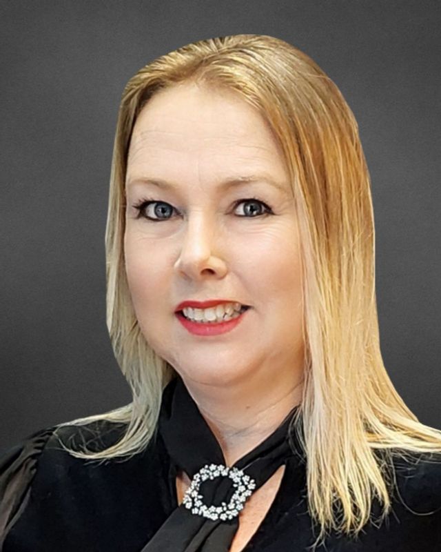 Angela McLoughlin photo